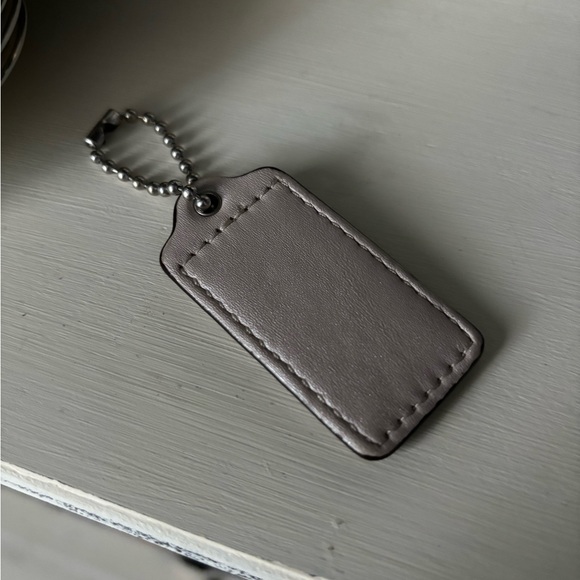 Coach Tag - Picture 3 of 3
